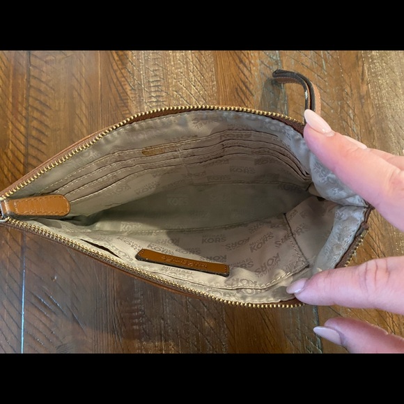 Used Michael Kors wristlet wallet - Picture 4 of 4